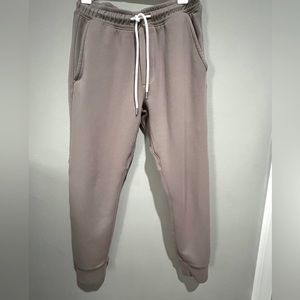 American Eagle men’s joggers size Small in tan.